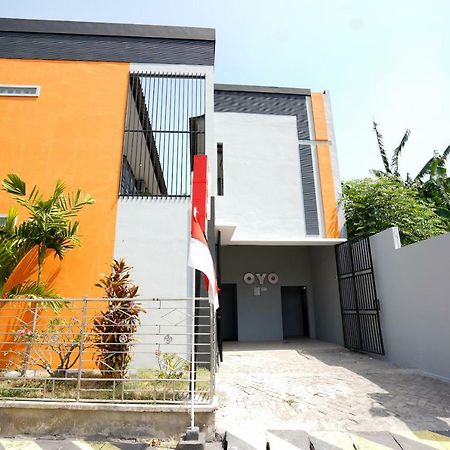 Oyo 1316 Mentari Family Homestay Probolinggo Kültér fotó
