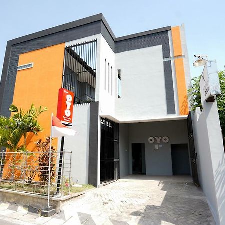 Oyo 1316 Mentari Family Homestay Probolinggo Kültér fotó