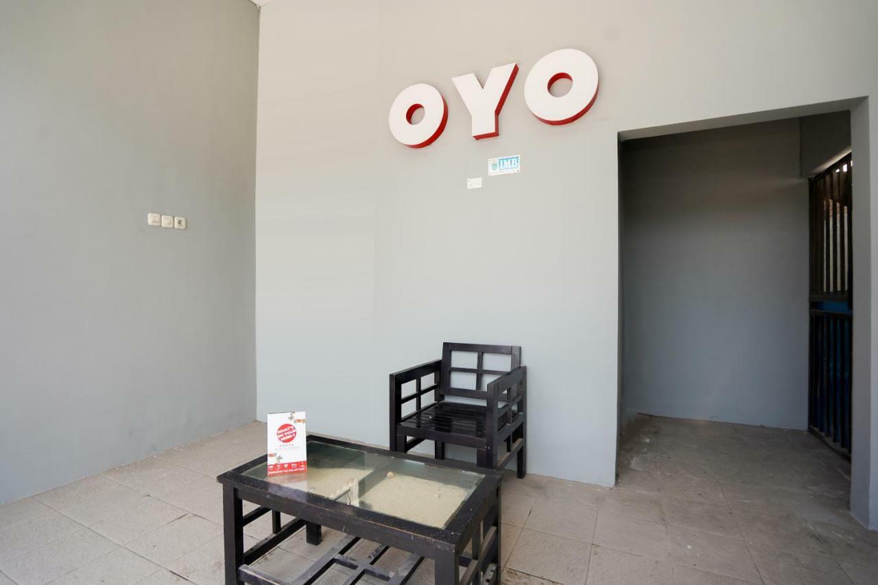 Oyo 1316 Mentari Family Homestay Probolinggo Kültér fotó